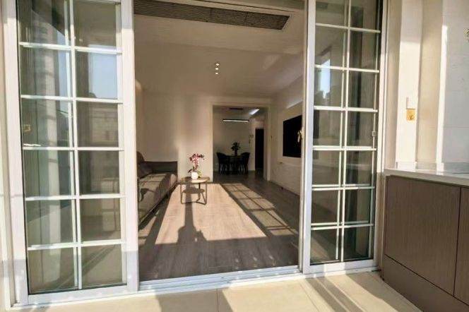 Jingan 2beds with Central A/C for 13,800 RMB/Month/ Wuning Road Metro