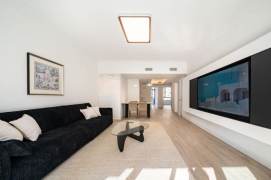 Spacious 2brs&2baths with balcony near Wuding Road