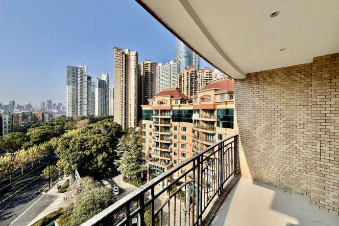 Top duplex/huge terrace/big living/220sqm/3Br/Lujiazui area/Yanlord garden