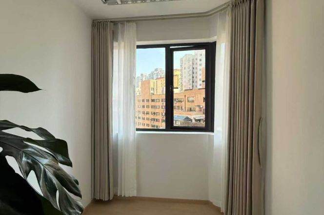Rare Find in Jing’an.Snag this 124㎡ 3BR with Floor Heating for 15,800 RMB/Month