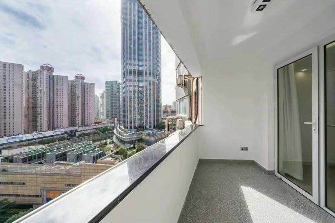 Xujiahui rd/ Dapu rd floor heating 1br/2lv/1bt apt with balcony; L9