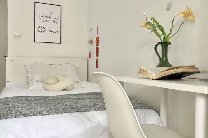 Jingan district, bright room with balcony nearJingan temple, close to ECNU/SJTU long/short term