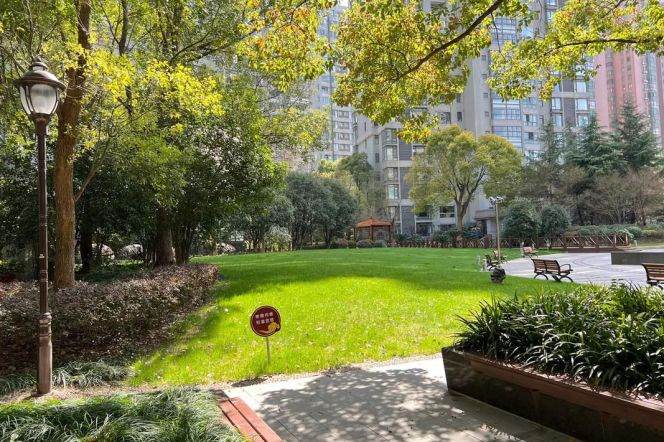 Brand new decoration 3brs with floor heating and balcony nearby  Xintiandi