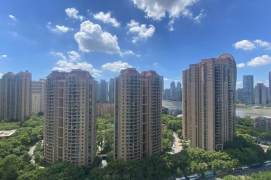 Morden 3brs with balcony and river view in   Lujiazui CBD