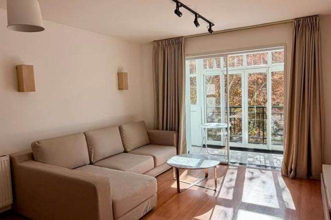 Shanghai Library elevator 1BR apartment