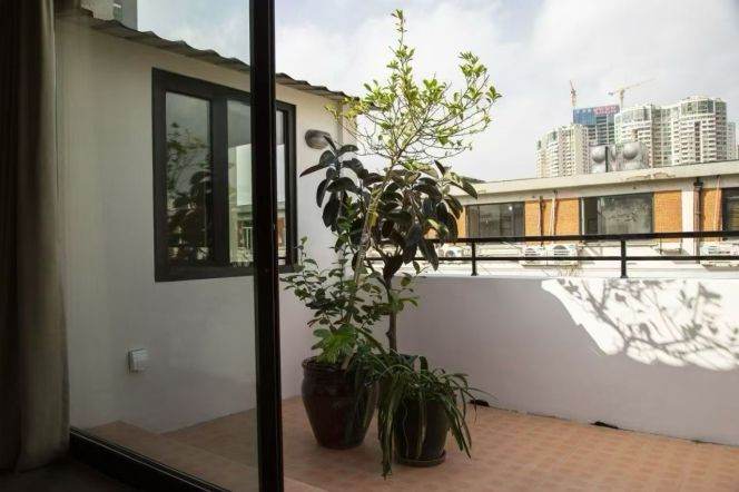 Beautiful Nanjing Rd 2+1Br ,terrace,high ceiling