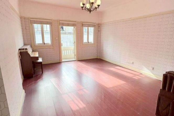 Valuable Yuyuan Rd Historical Lanehouse with Balcony/Central AC 13K  