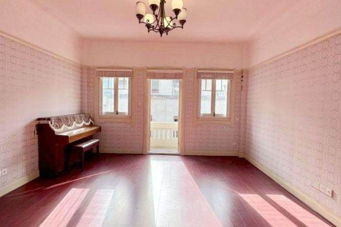 Valuable Yuyuan Rd Historical Lanehouse with Balcony/Central AC 13K  