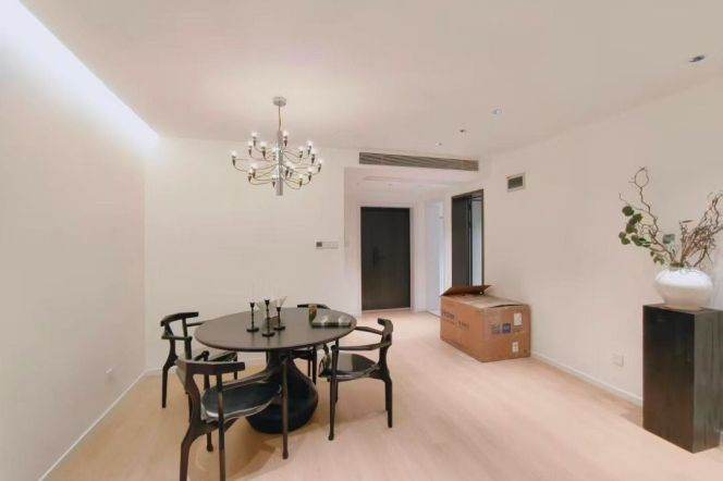 Xujiahui nice and morden 2br in good situation with 15.5k