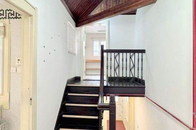 Valuable Yuyuan Rd Historical Lanehouse with Balcony/Central AC 13K  