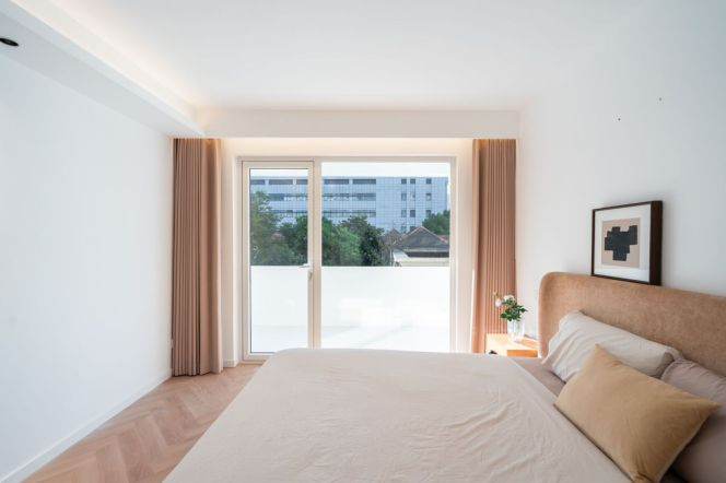 Morden 3brs with balcony amd floor heating  in central downtown 