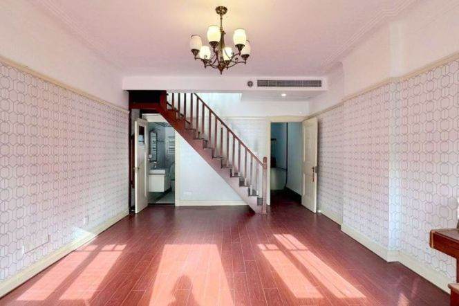 Valuable Yuyuan Rd Historical Lanehouse with Balcony/Central AC 13K  