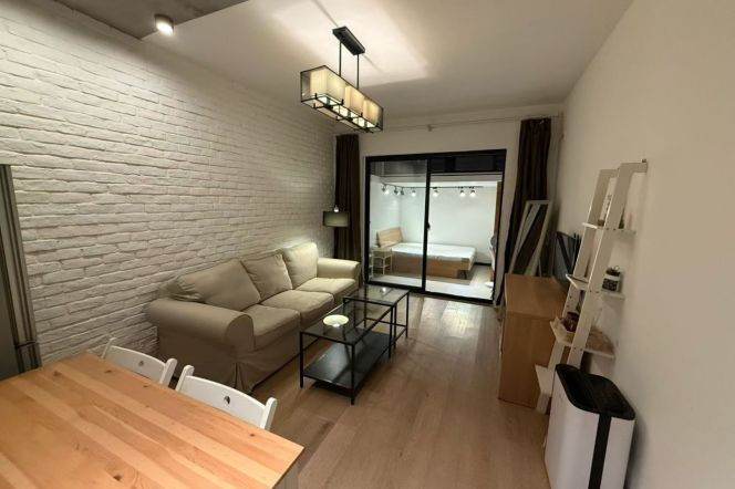 Good Value 1Br/1Lr/1Bt@L2/11 Jiangsu Rd Station