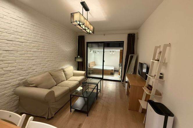 Good Value 1Br/1Lr/1Bt@L2/11 Jiangsu Rd Station