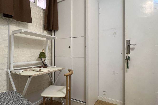 cheap room near hanzhong rd,shanghai railway station, close to ECNU/TJU