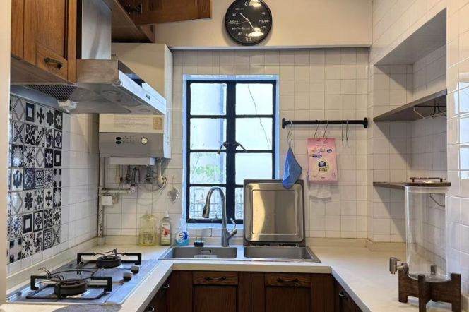 modern 1 bedroom plus study on Wu kang road line 10,11 with many restaurnants nearby 