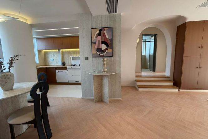 Brand new 2br apt,CA,floor heating,close to Line 12