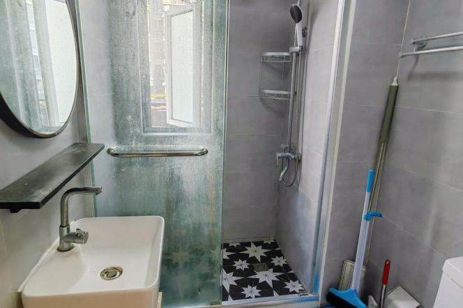 Good price 2 br with lift in XuJiaHui.easy to L 4 SH Stadium st. + L 1/9/11 XuJiaHui St.