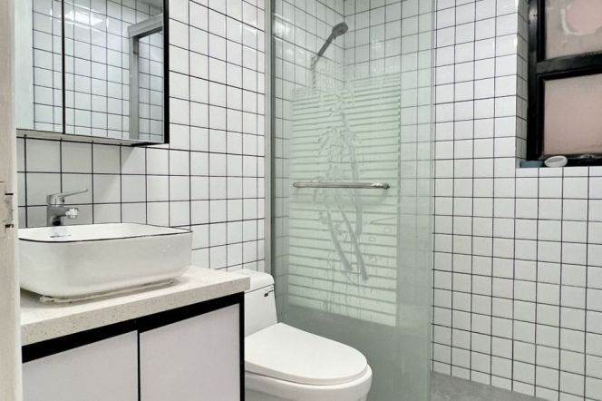 budget friendly rom near Hanzhong rd, shanghai railway station, close to TJU/ECNU