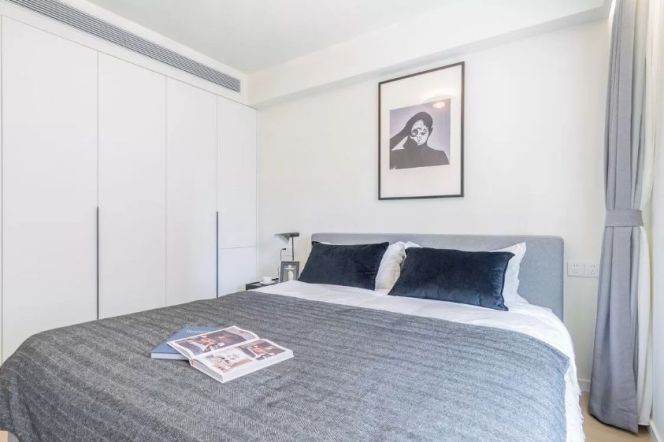 big one bedroom floor heating balcony in central Gubei line 15 and pedestrain street 13.4K