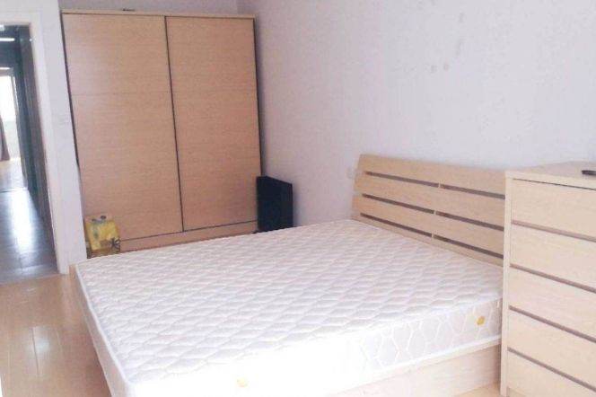 First landlord 1+1 bedrooms apartment near L11/13 Longde Rd