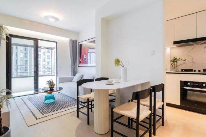 big one bedroom floor heating balcony in central Gubei line 15 and pedestrain street 13.4K