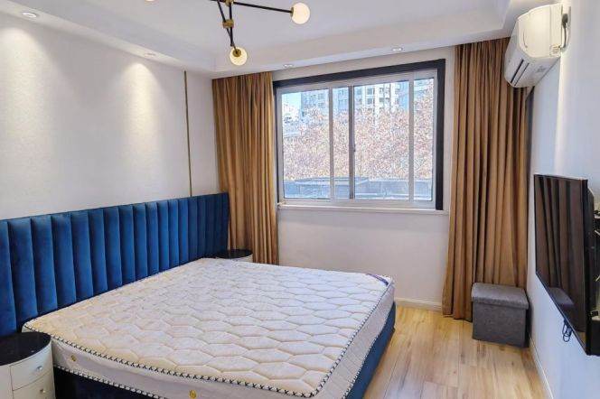 Good price 2 br with lift in XuJiaHui.easy to L 4 SH Stadium st. + L 1/9/11 XuJiaHui St.
