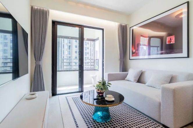 big one bedroom floor heating balcony in central Gubei line 15 and pedestrain street 13.4K