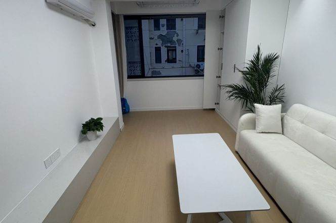 jiangsu rd new decoration 1BR/big living room@L2/11