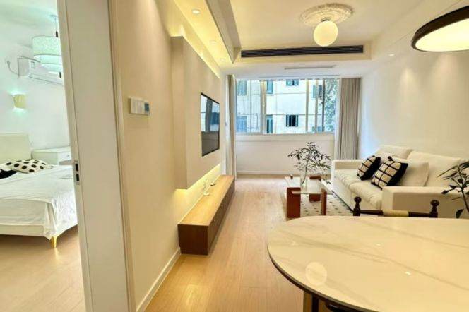  Modern 1br old apt nr Zhongshan Park &Jiangsu Rd   L2/3/4/11