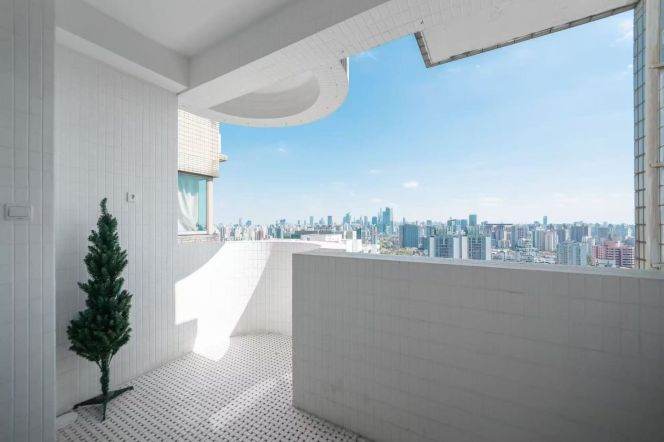 moder huge 2brs floor heating open balcony nice view in Zhong shan park line 2,3,4 only 21K