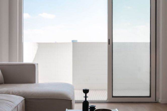 moder huge 2brs floor heating open balcony nice view in Zhong shan park line 2,3,4 only 21K