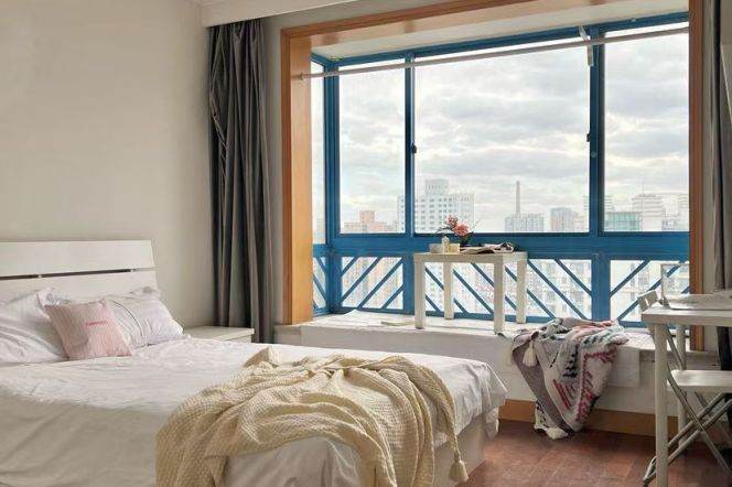 master bedroom with sunshine near Lujiabang rd lines 8/9,close to TJU/STJU,accept advance booking