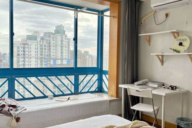 master bedroom with sunshine near Lujiabang rd lines 8/9,close to TJU/STJU,accept advance booking