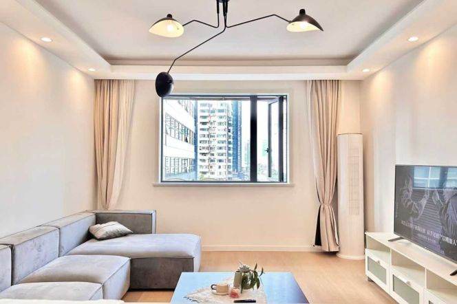 Spacious&modern/2br 2baths/elevator/big living room,Jiangsu rd@L11/2