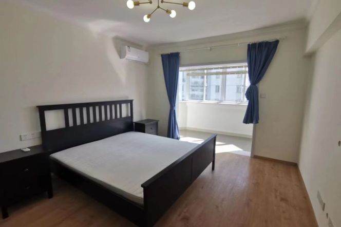 3Bdrs 2baths/Spacious/ XuJia Hui CBD/Line 1/4 Shanghai Indoor Stadium/Nice Compound