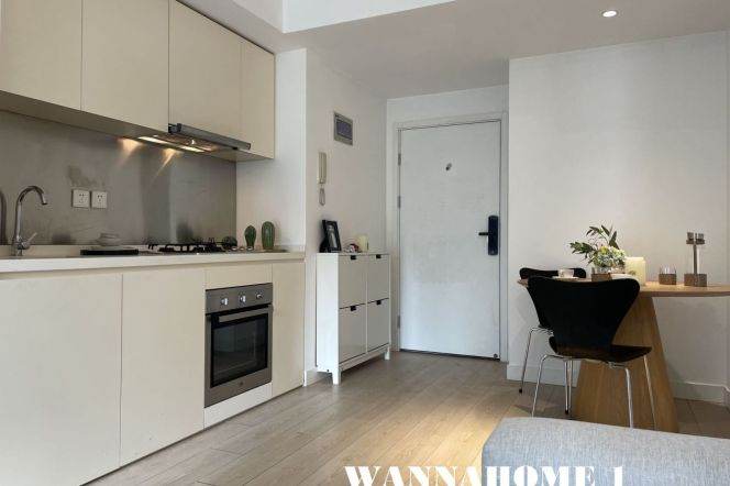 Modern&Really Bright 1Bdr 1Bath Apt+West Nanjing Rd+Nice Balcony+Great Compound