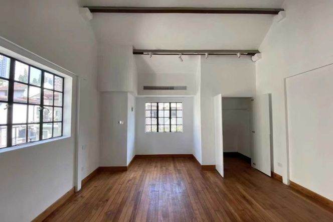 Xintiandi whole lane house floor heating 3brs apt wt garden & terrace;L10/13