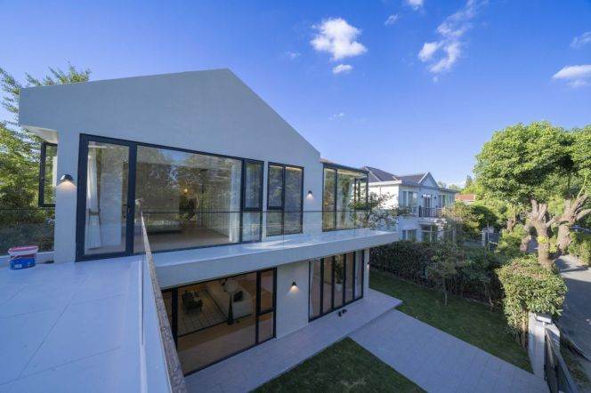 modern brand new 5brs floor heating big garden near German school only 47.5K