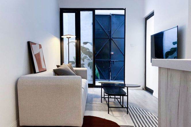 Nice yard+modern 1br 2lr/wall heating/cloakroom,Xintiandi@L10/13