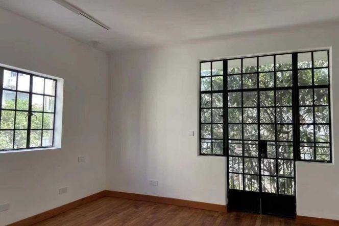 Xintiandi whole lane house floor heating 3brs apt wt garden & terrace;L10/13