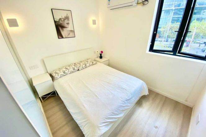 Changshou Rd, nr 4 shopping centers, Cozy& Good price  2br, oven