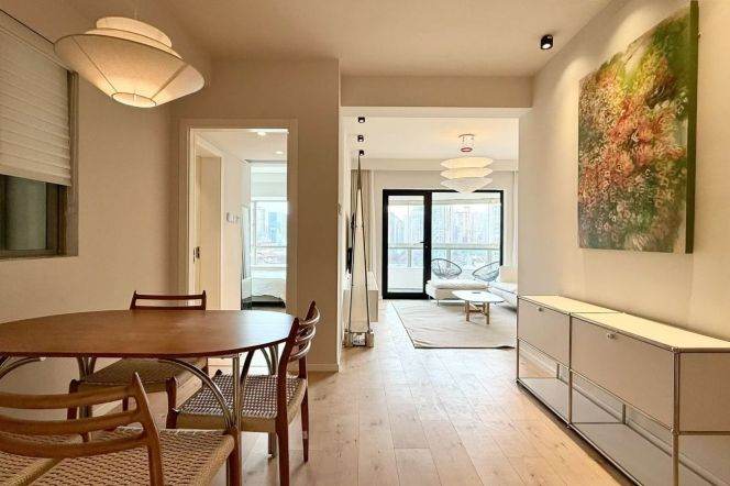 Morden 2brs with floor heating in Jing an temple area