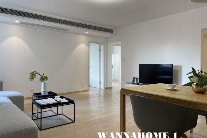 Nice Balcony/Spacious&Modern 2Brs 2Baths Apt/Nice Compound/Xin Tian Di CBD