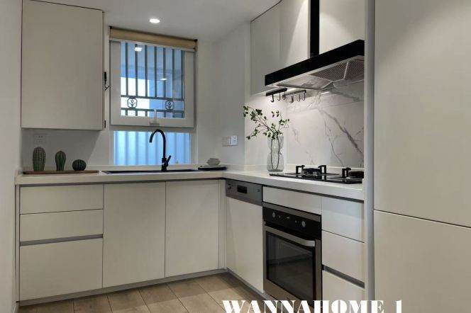 Nice Balcony/Spacious&Modern 2Brs 2Baths Apt/Nice Compound/Xin Tian Di CBD