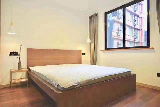 Jianguo/South Xiangyang rd bright 1br/1lr/1ba apt with balcony; L9/12