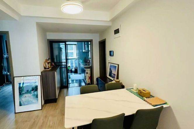 Nice compound 2Brs/1Lr/1Bt apt nr Longde rd,M3/4/11/13