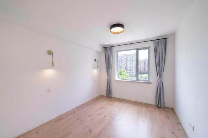 200 sqm 5 br+3 Bath penthouse&huge roof Terrace&floor heating/ Gubei for 16K