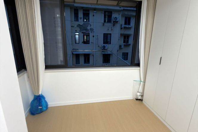 Brand new/spacious 1BR 1LR/separate living room,Jiangsu rd@L11/2