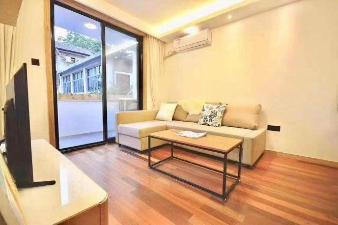 Jianguo/South Xiangyang rd bright 1br/1lr/1ba apt with balcony; L9/12